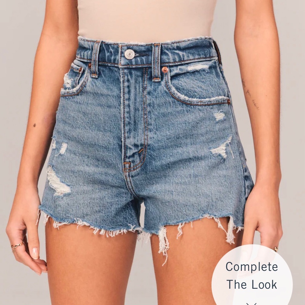 ‼️SOLD‼️ NWT - High Rise Mom Shorts - Ripped Medium Wash - Size 25 | 0